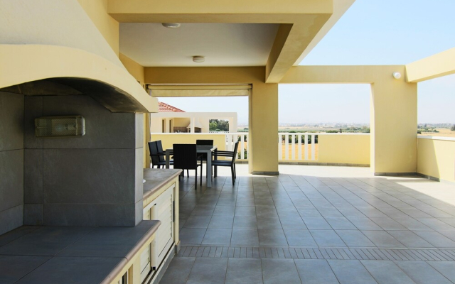 Phaedrus Living Seaside Luxury Flat Pervolia