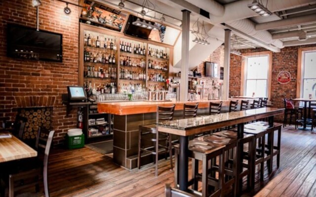 Cozy 3-bdrm in Uptown Saint John w Parking Coffee