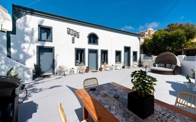1812 Caves 'n Mansion
