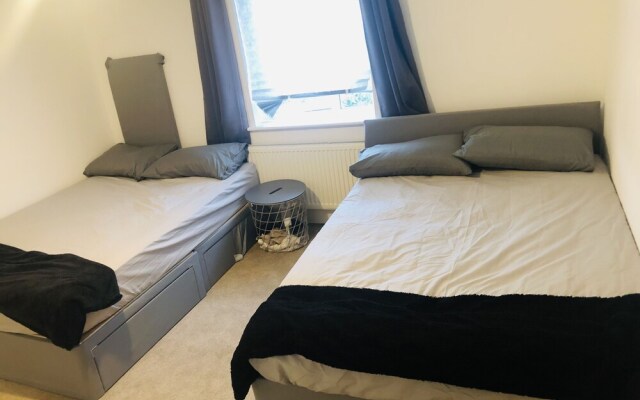 Charming 3 Double Bed Apartment in Tonbridge