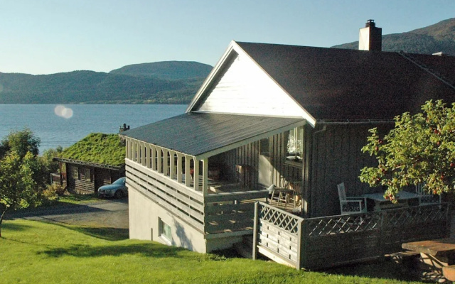 Three-Bedroom Holiday home in Åfarnes