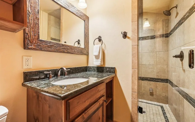 Friendly Fox Chalet 8 Bedroom Home by RedAwning