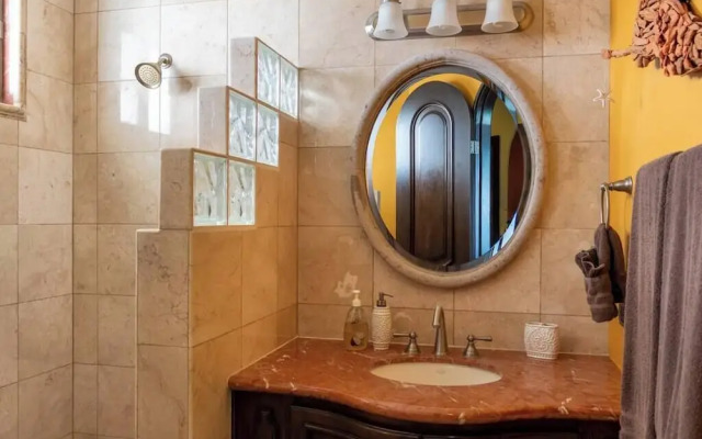 Luxury Beachfront Condo on Sandy Beach