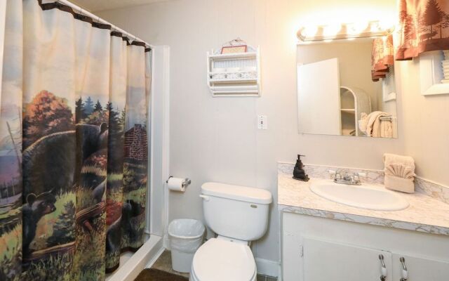 1429 Zurich Rd Chalet