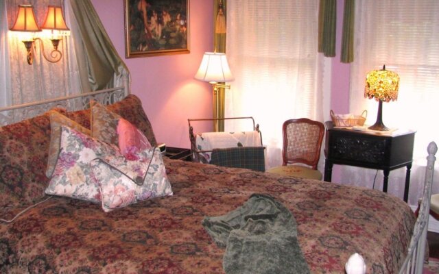 Larelle House Bed & Breakfast