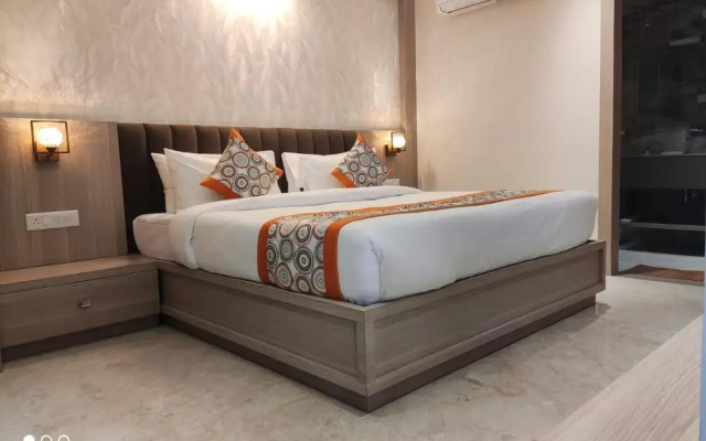 Hotel Golden Petals