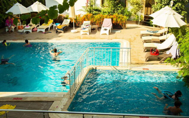 Manuela Hotel