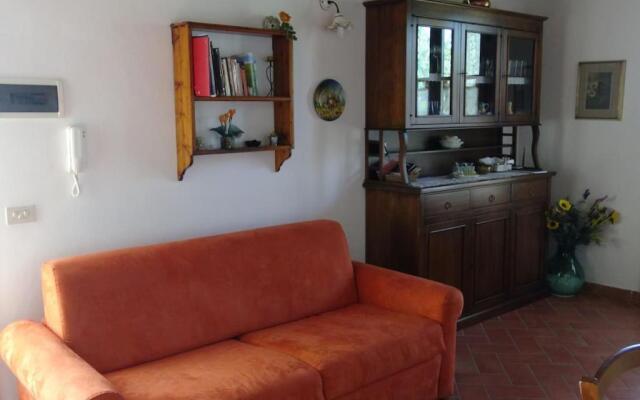 Casa Leonardo, Montaione, Mura