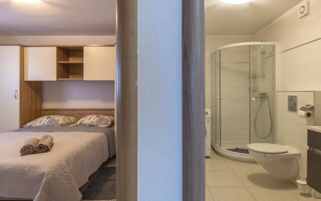 Stunning Home in Novigrad With Wifi and 4 Bedrooms