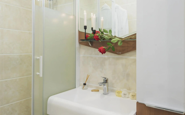 GMApartments (ДжиЭмАпартментс) на переулке Леонтьевский