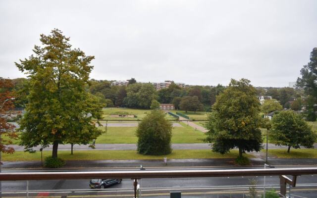 Modern 1 Bedroom Apartment With Balcony By Preston Park