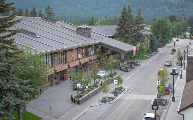 Banff Park Lodge
