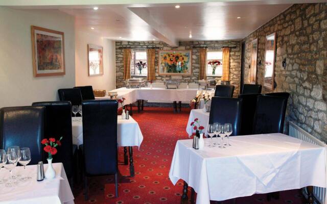 Pettifers Freehouse Hotel