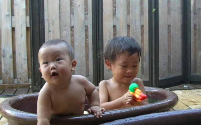 Kids Pension Fruit Juice (Awajishima) – People – Awaji