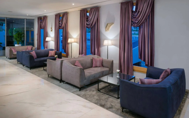 Hotel Salona Palace