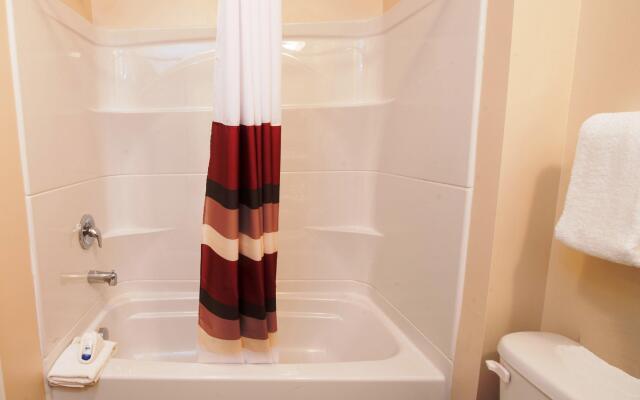 Red Roof Inn & Suites Dickinson