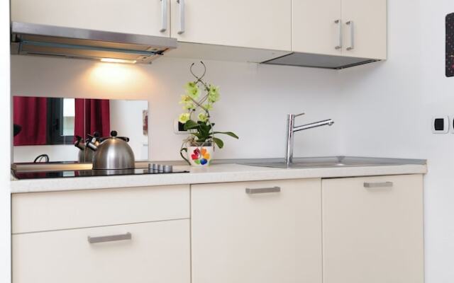 Studio Orange Five Stars Holiday House