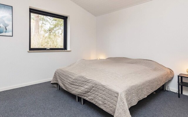 6 Person Holiday Home in Vaeggerlose