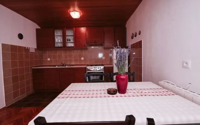 Ivan - Great Location - A2