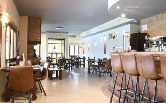 Hostal Mega Darnius