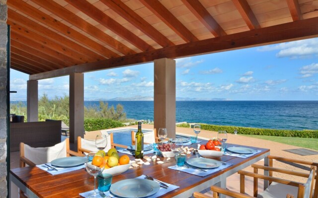 Mallorca Family Sea Front Villa in Betlem