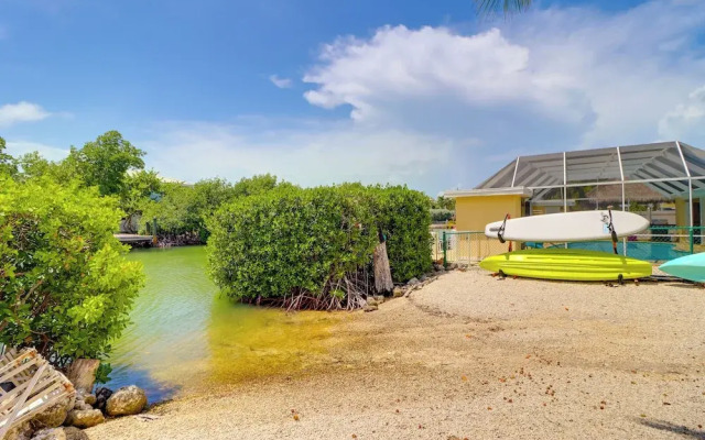 Walk to Beach: Waterfront Home in Marathon!