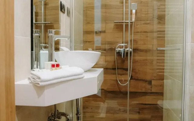 Grand View Hotel & Suites