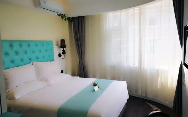 Qingya Hotel (Linyidu District Central Hospital)