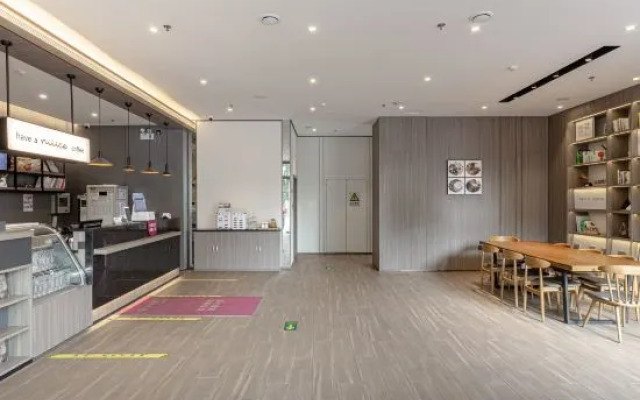 Free comfort（Beijing Niujie Subway Station Xuanwu Hospital）