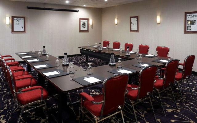 DoubleTree by Hilton Windsor Hotel & Suites