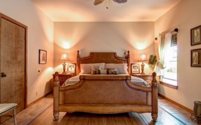 Volcano Dancing Ferns Main House home