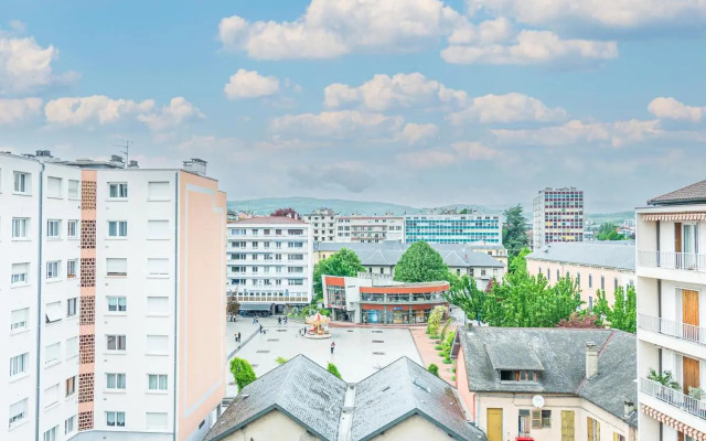 Pretty 2 rooms in the city center