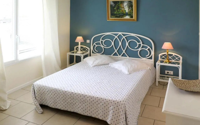 Holiday Home La Chapelle - CON100