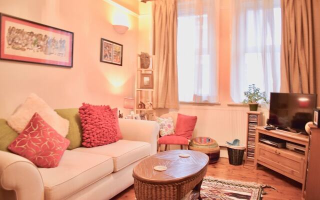 1 Bedroom Apartment With Garden in Dalston