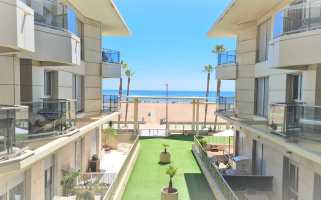 New Luxury Beachfront Apartament