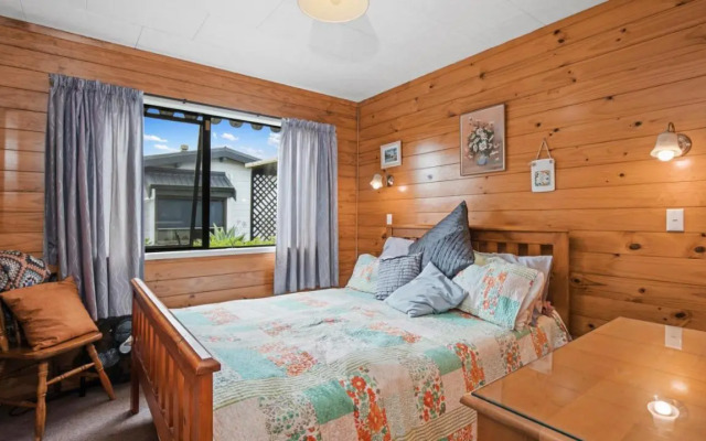 Roseville - Snells Beach Holiday Home