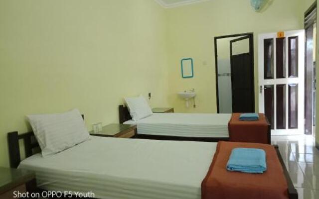 Yellow Hostel