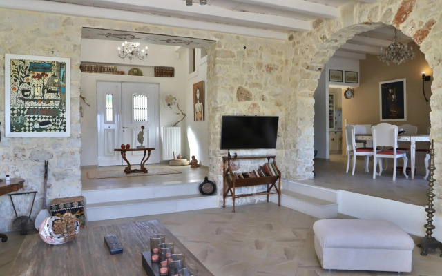 Olive House Traditional Villa with Pool