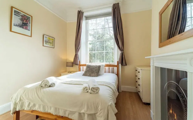 Stylish 2Bed Steps from Iconic Waterloo