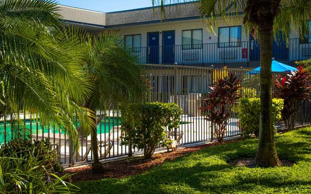 Motel 6 Lantana, FL