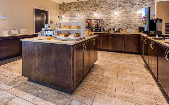 Best Western Plus Bolivar Hotel & Suites