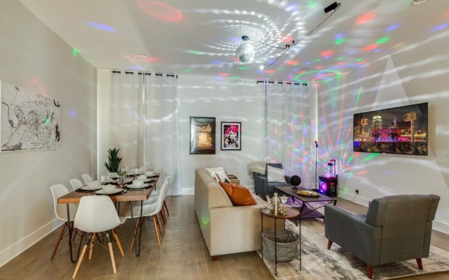 Mega Home 24 Beds and Karaoke