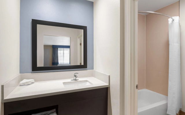 Travelodge Inn & Suites by Wyndham Anaheim on Disneyland Dr