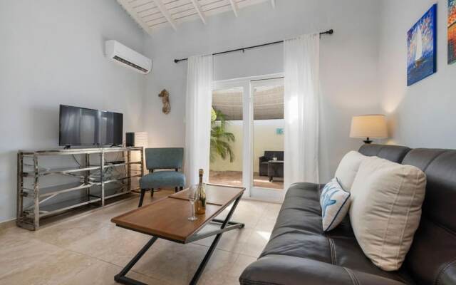 Great Cozy Comfortable Central 2BR 2BA w Pool