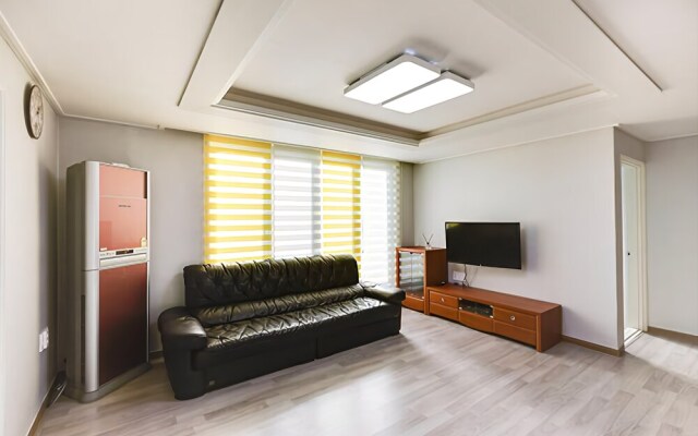 Gyeongju Hayan jip Pension