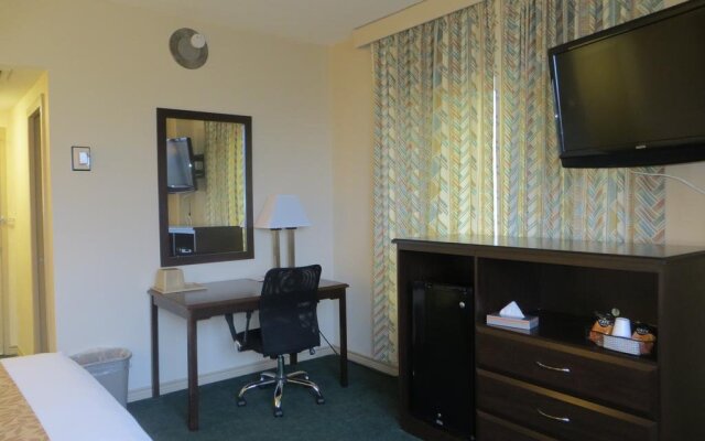 Echo Hotel & Conference Center