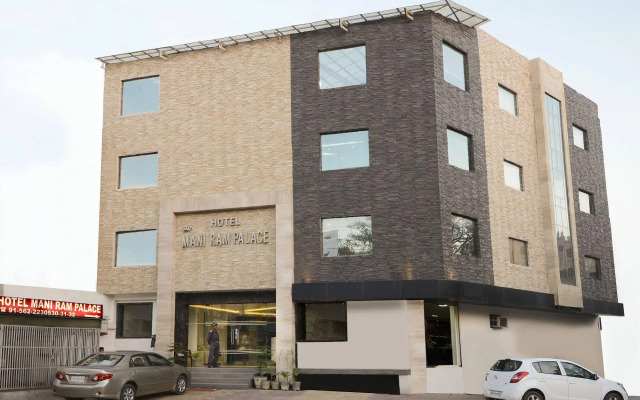 Hotel Maniram Palace