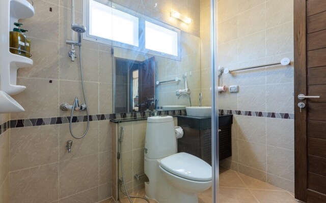 5 Bedroom Pool Villa Close To Town H5