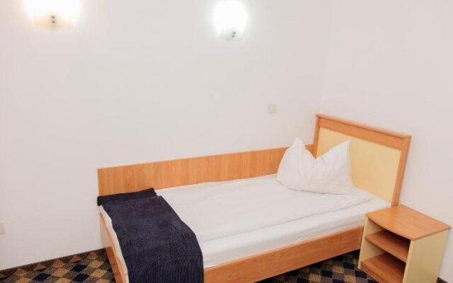 Plus Hotel