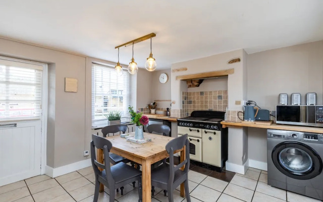 4 Canalside Cottages